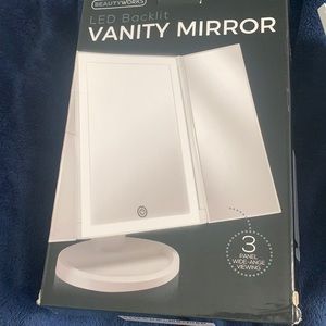 Portable vanity mirror NIB